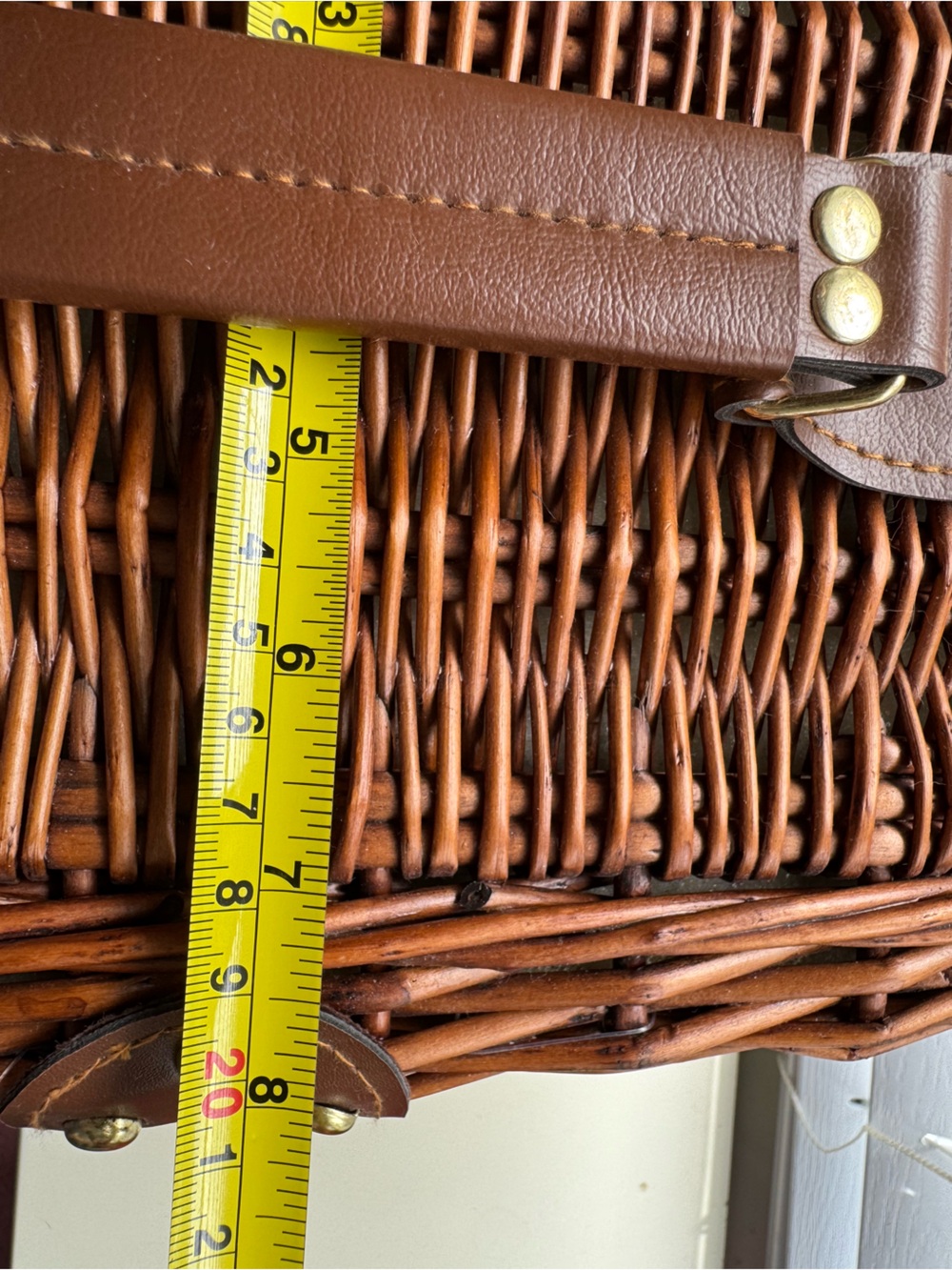 Vintage-Style Woven Wicker Insulated Picnic Basket Cooler - Picture 12 of 15